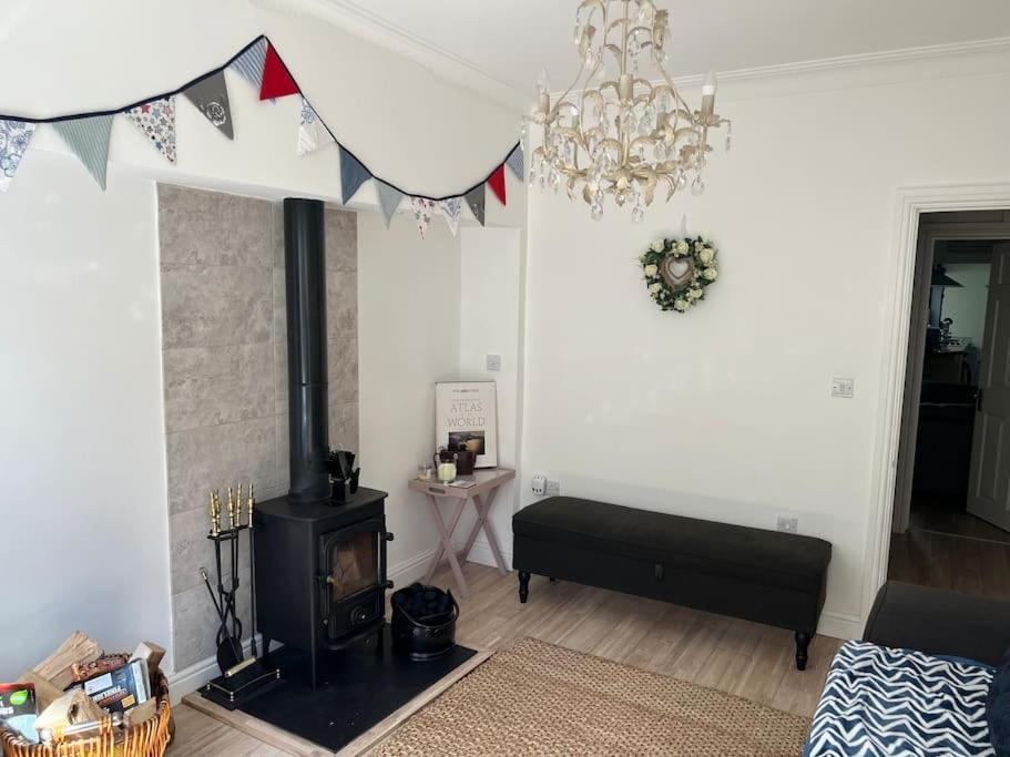 Lilly'S Cottage, Filey, Sleeps 8 Экстерьер фото