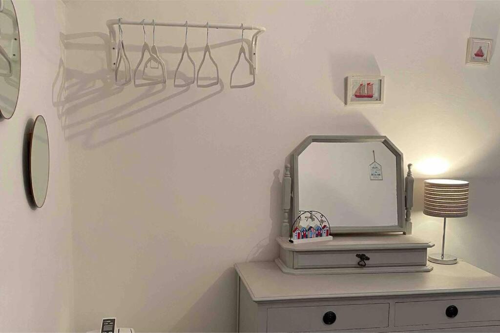 Lilly'S Cottage, Filey, Sleeps 8 Экстерьер фото